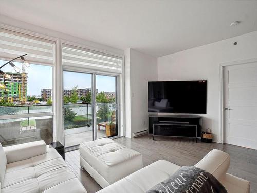 Salon - 204-1255 Rue Des Francs-Bourgeois, Boisbriand, QC - Indoor Photo Showing Living Room