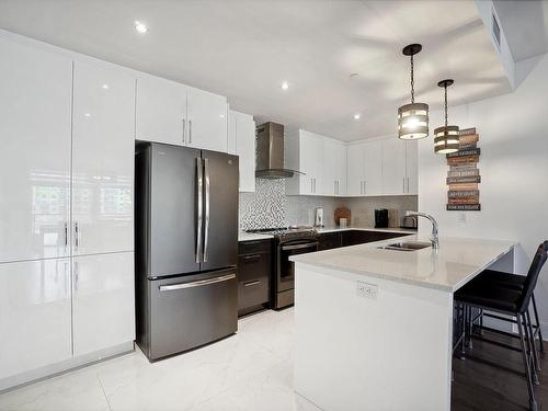 Cuisine - 204-1255 Rue Des Francs-Bourgeois, Boisbriand, QC - Indoor Photo Showing Kitchen With Upgraded Kitchen