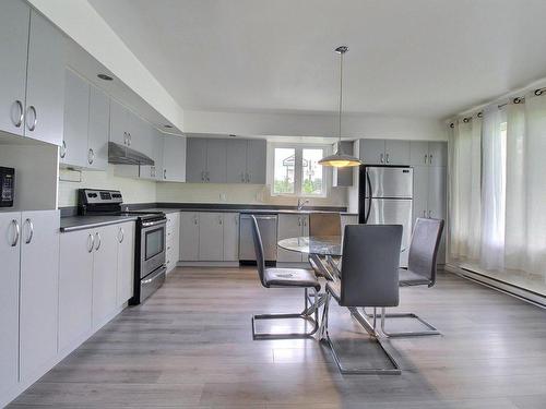 Kitchen - 987 Rue Principale, Sainte-Clotilde-De-Beauce, QC - Indoor Photo Showing Kitchen With Upgraded Kitchen