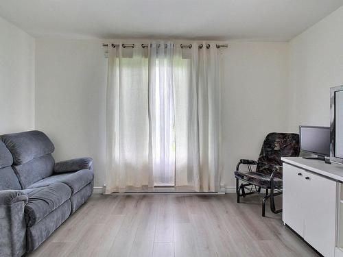 Salon - 987 Rue Principale, Sainte-Clotilde-De-Beauce, QC - Indoor Photo Showing Living Room