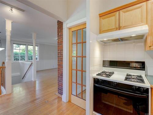 1-800 St. Charles St, Victoria, BC - Indoor Photo Showing Kitchen