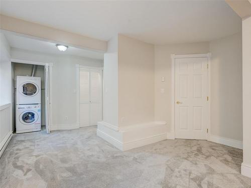 1-800 St. Charles St, Victoria, BC - Indoor Photo Showing Laundry Room