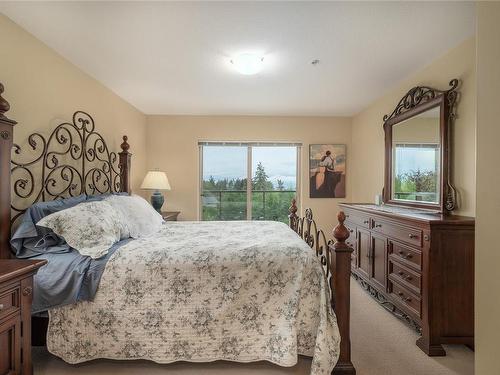 308-297 Hirst Ave West, Parksville, BC - Indoor Photo Showing Bedroom