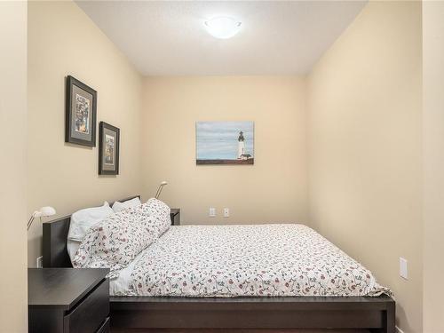 308-297 Hirst Ave West, Parksville, BC - Indoor Photo Showing Bedroom