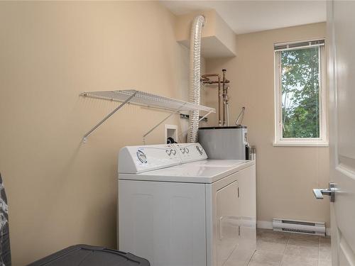 308-297 Hirst Ave West, Parksville, BC - Indoor Photo Showing Laundry Room