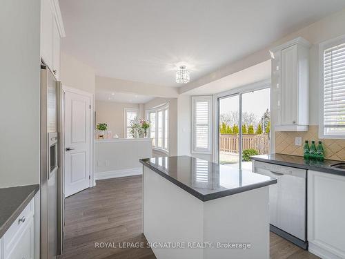 6489 Hampden Woods Rd, Mississauga, ON - Indoor Photo Showing Kitchen