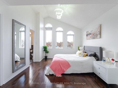 6489 Hampden Woods Rd, Mississauga, ON - Indoor Photo Showing Bedroom