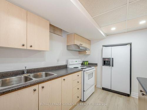 6489 Hampden Woods Rd, Mississauga, ON - Indoor Photo Showing Kitchen With Double Sink