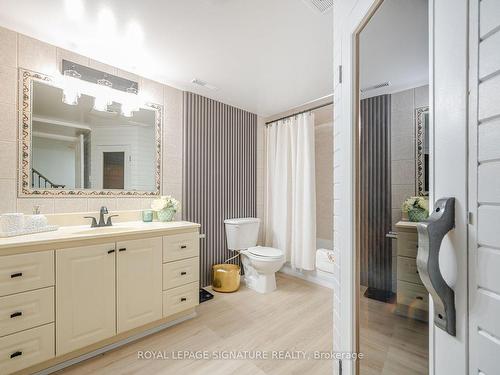 6489 Hampden Woods Rd, Mississauga, ON - Indoor Photo Showing Bathroom