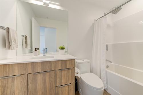 406-3642 Mission Springs Drive, Kelowna, BC - Indoor Photo Showing Bathroom