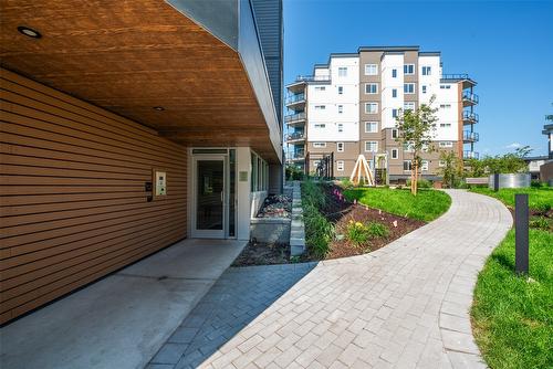 406-3642 Mission Springs Drive, Kelowna, BC - Outdoor