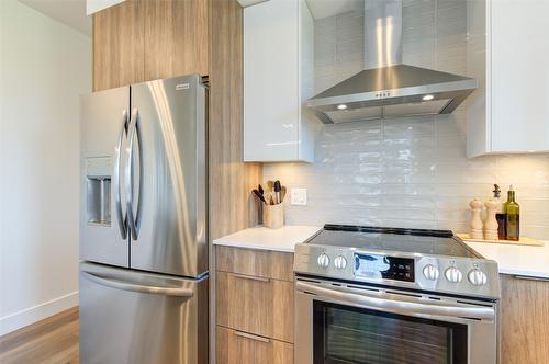 406-3642 Mission Springs Drive, Kelowna, BC - Indoor Photo Showing Kitchen With Upgraded Kitchen