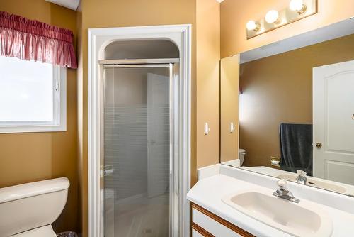 990 Wintergreen Crescent, Kelowna, BC - Indoor Photo Showing Bathroom