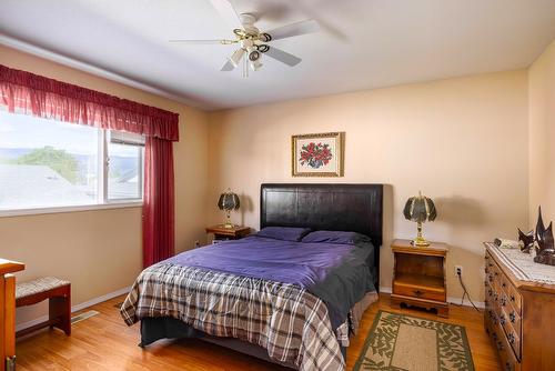 990 Wintergreen Crescent, Kelowna, BC - Indoor Photo Showing Bedroom