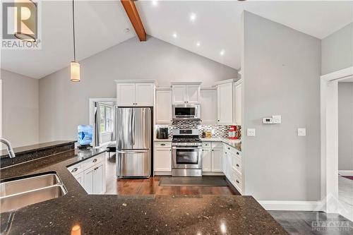 49 D'Arcys Way, North Grenville, ON - Indoor Photo Showing Kitchen With Double Sink With Upgraded Kitchen