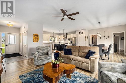 39 Joseph Way, Smiths Falls, ON - Indoor Photo Showing Living Room