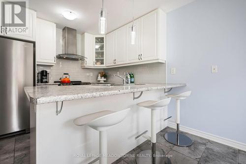 104 Stedford Crescent, Brampton, ON - Indoor Photo Showing Kitchen With Upgraded Kitchen