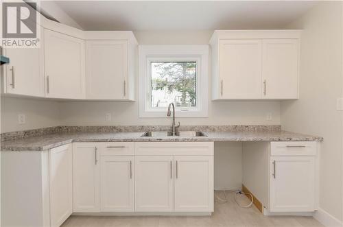 32-34 Laurentide Road, Riverview, NB - Indoor Photo Showing Kitchen