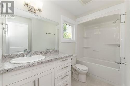 32-34 Laurentide Road, Riverview, NB - Indoor Photo Showing Bathroom