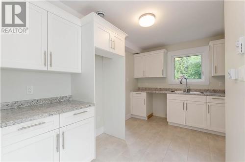 32-34 Laurentide Road, Riverview, NB - Indoor Photo Showing Kitchen