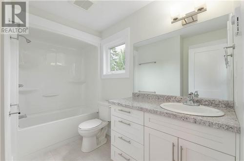 32-34 Laurentide Road, Riverview, NB - Indoor Photo Showing Bathroom