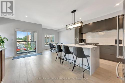 2 Raspberry Lane, Hamilton, ON - Indoor Photo Showing Kitchen With Upgraded Kitchen