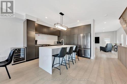 2 Raspberry Lane, Hamilton, ON - Indoor Photo Showing Kitchen With Upgraded Kitchen