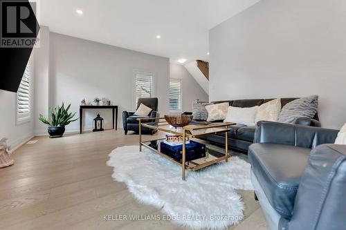 2 Raspberry Lane, Hamilton, ON - Indoor Photo Showing Living Room