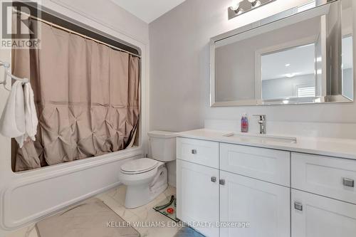 2 Raspberry Lane, Hamilton, ON - Indoor Photo Showing Bathroom