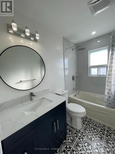 Upper - 760 Brucedale Avenue E, Hamilton (Raleigh), ON - Indoor Photo Showing Bathroom