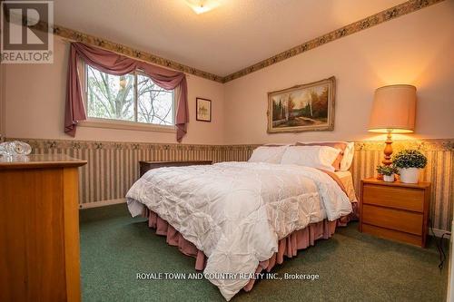 18 Corneil Street, Kawartha Lakes (Lindsay), ON - Indoor Photo Showing Bedroom