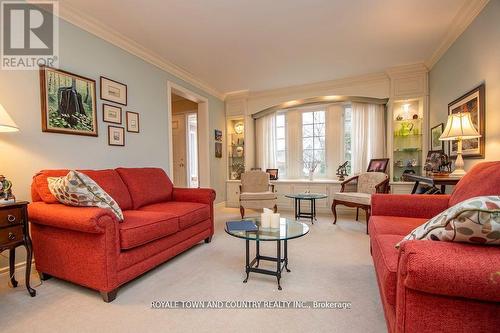 18 Corneil Street, Kawartha Lakes (Lindsay), ON - Indoor Photo Showing Living Room