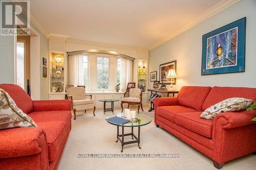 18 Corneil Street, Kawartha Lakes (Lindsay), ON - Indoor Photo Showing Living Room