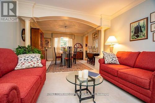 18 Corneil Street, Kawartha Lakes (Lindsay), ON - Indoor Photo Showing Living Room