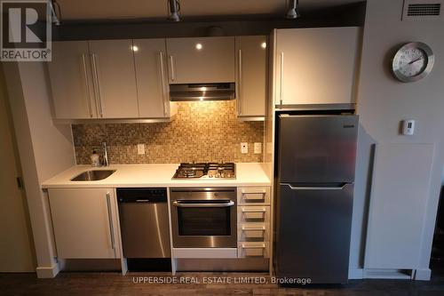 609 - 25 Oxley Street, Toronto (Waterfront Communities), ON - Indoor Photo Showing Kitchen