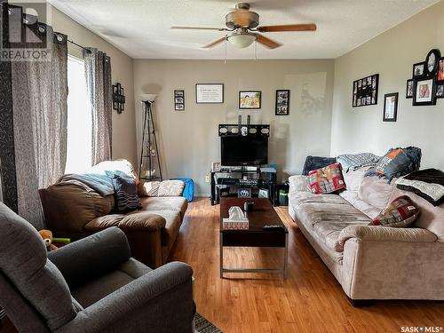 1212 98Th Street, North Battleford, SK - Indoor Photo Showing Living Room