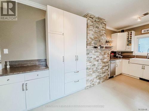 189 Farah Avenue, Temiskaming Shores, ON - Indoor Photo Showing Kitchen