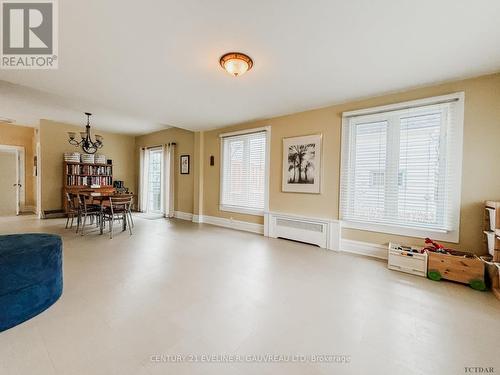 189 Farah Avenue, Temiskaming Shores, ON - Indoor Photo Showing Living Room