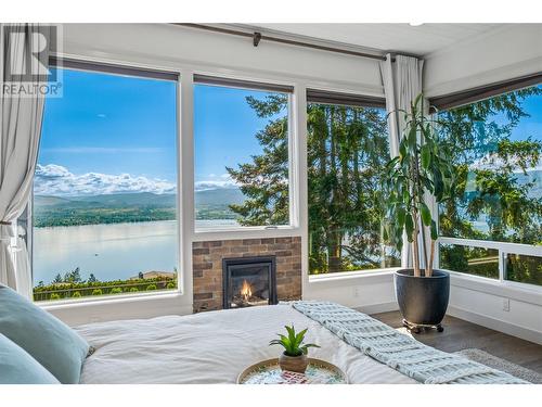 2740 Lakeview Road, West Kelowna, BC - Indoor Photo Showing Bedroom