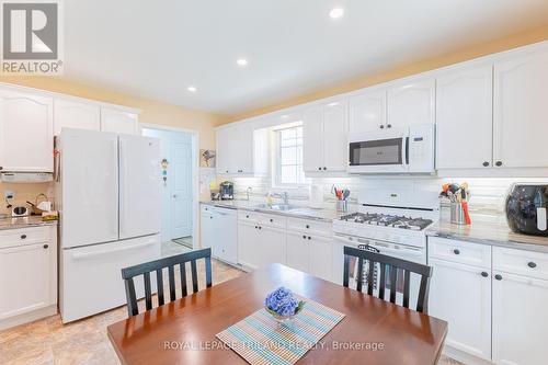 365 Shannon Boulevard, South Huron (Stephen Twp), ON - Indoor Photo Showing Kitchen