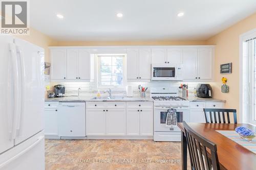 365 Shannon Boulevard, South Huron (Stephen Twp), ON - Indoor Photo Showing Kitchen