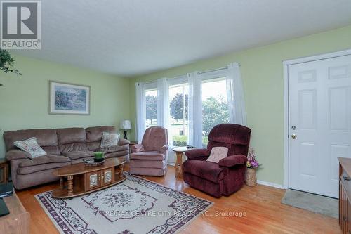 82 Fairview Avenue, St. Thomas, ON - Indoor Photo Showing Living Room