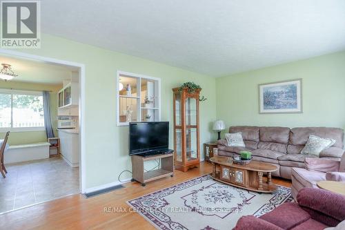 82 Fairview Avenue, St. Thomas, ON - Indoor Photo Showing Living Room