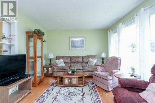 82 Fairview Avenue, St. Thomas, ON - Indoor Photo Showing Living Room