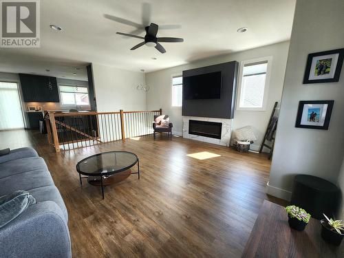 4046 Brink Drive, Prince George, BC - Indoor Photo Showing Living Room