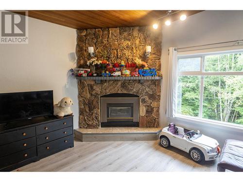 1789-1791 Sloan Avenue, Prince Rupert, BC - Indoor Photo Showing Living Room With Fireplace