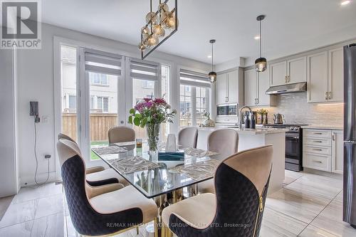 190 Walter English Drive, East Gwillimbury, ON - Indoor Photo Showing Dining Room