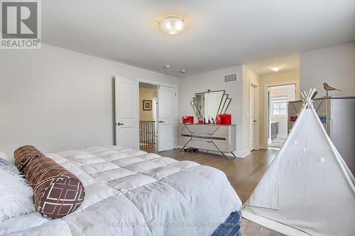 190 Walter English Drive, East Gwillimbury, ON - Indoor Photo Showing Bedroom