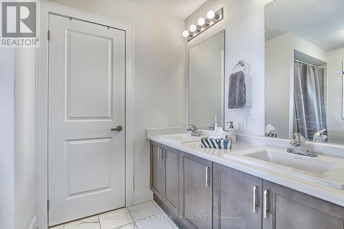 190 Walter English Drive, East Gwillimbury, ON - Indoor Photo Showing Bathroom