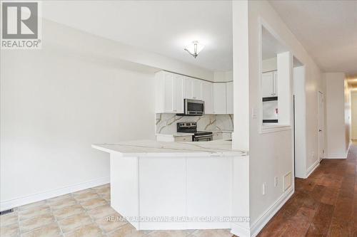 2453 Old Brompton Way, Oakville (West Oak Trails), ON - Indoor Photo Showing Kitchen